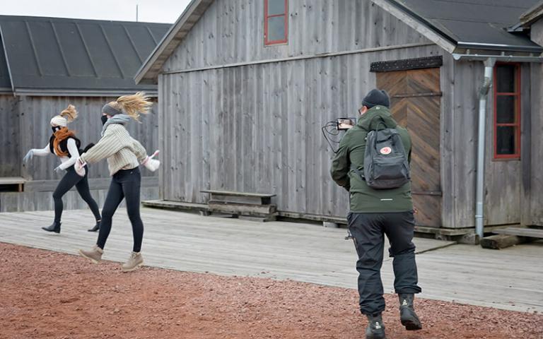 Luvidfilm filmar dansare för Nordens institut på Åland i Sjökvarteret i Mariehamn. Foto: Tinca Björke